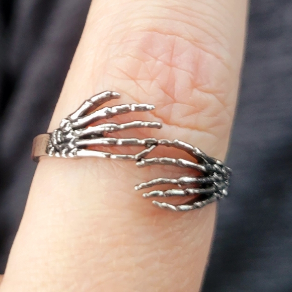Skeleton Hands Spooky Halloween Silver Ring Size 10 - Picture 3 of 11
